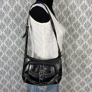 Unbranded Size Small (S) Classic Black Leather Shoulder Bag with Silver Buckle D